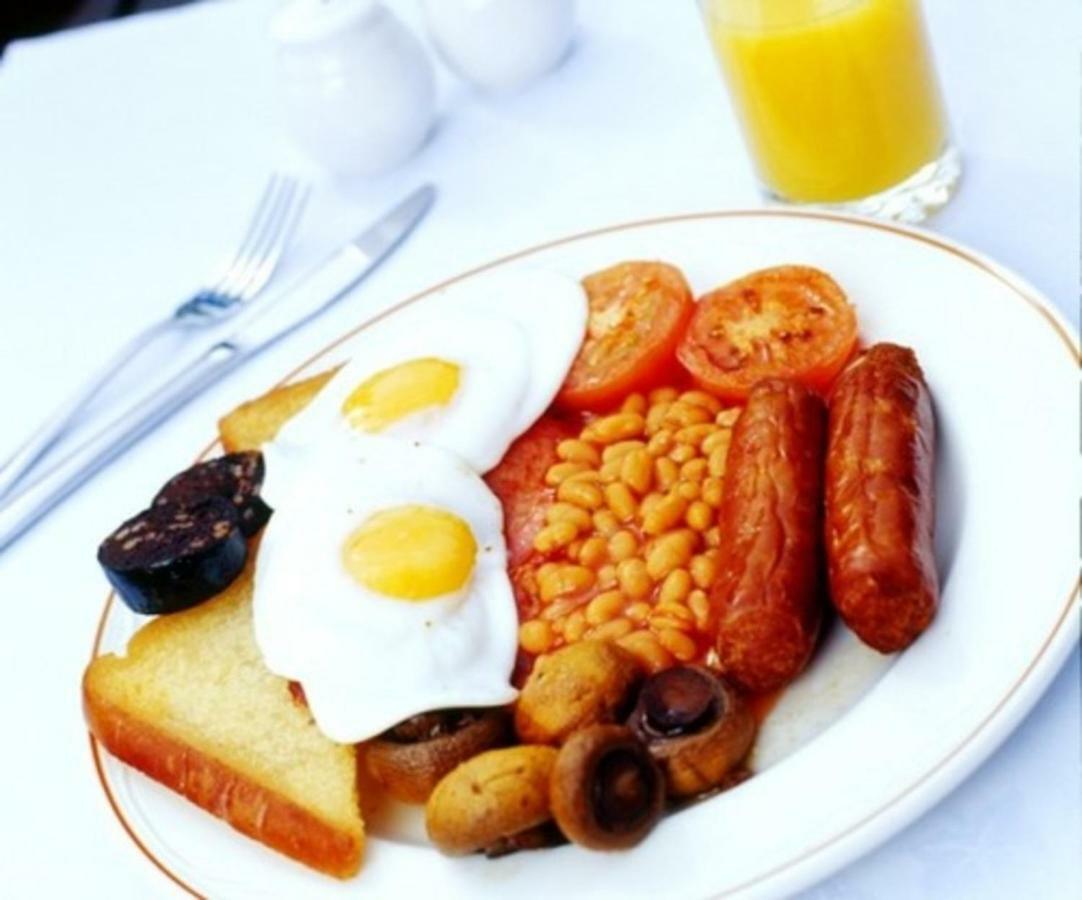 Идти завтракать на английском. Английский завтрак. Традиционный английский завтрак. Завтрак в Британии. Английская кухня завтрак.